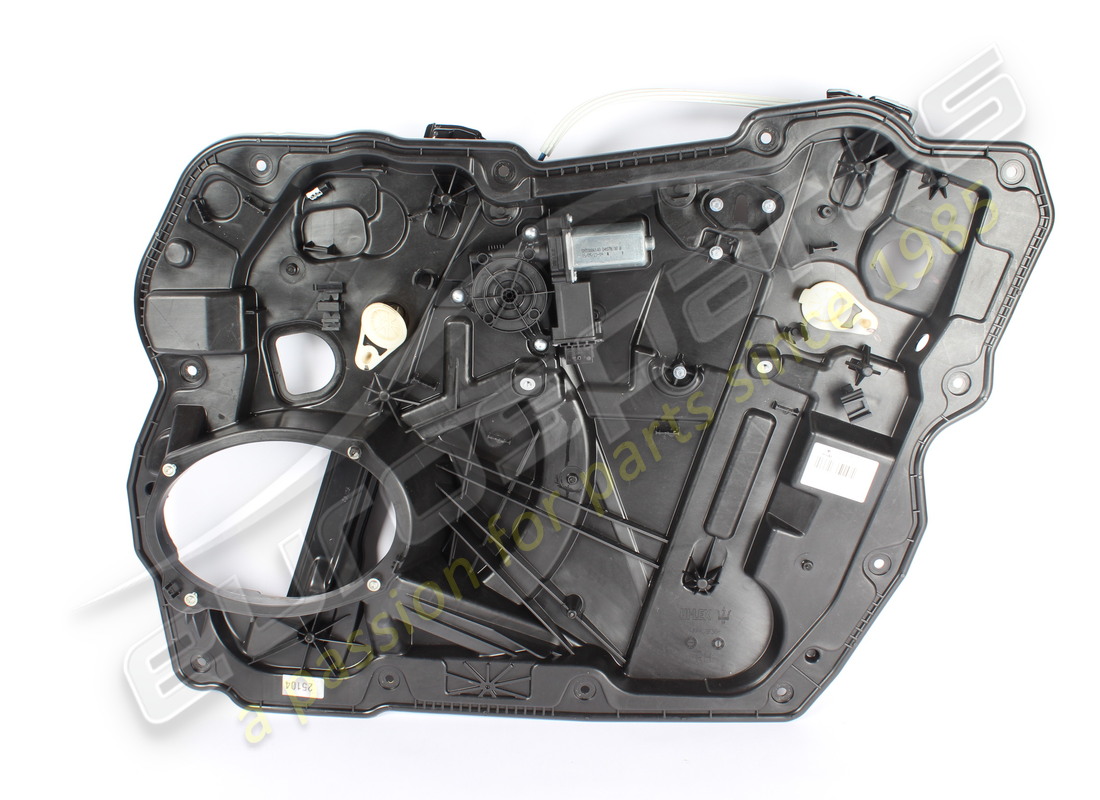 supporto porta anteriore destro danneggiato maserati. numero parte 673014121 (3)