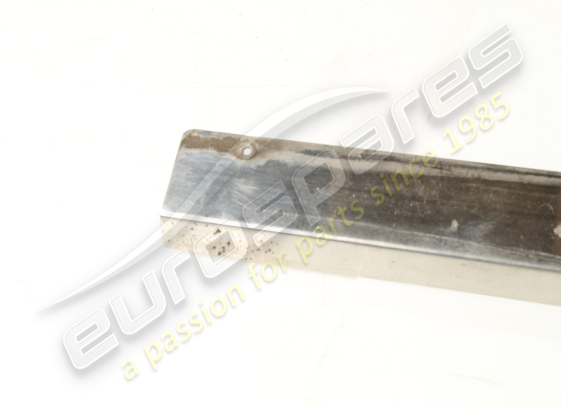 modanatura ferrari usata. numero parte 2556487208 (2)