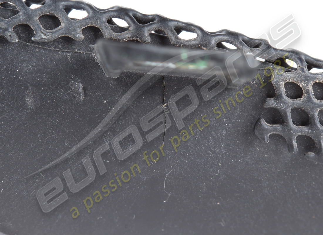 GRIGLIA FANALE POSTERIORE DESTRO COMPLETA USATA FERRARI. NUMERO PARTE 87921100 (5) griglia fanale posteriore destro completa usata ferrari. numero parte 87921100 (5)