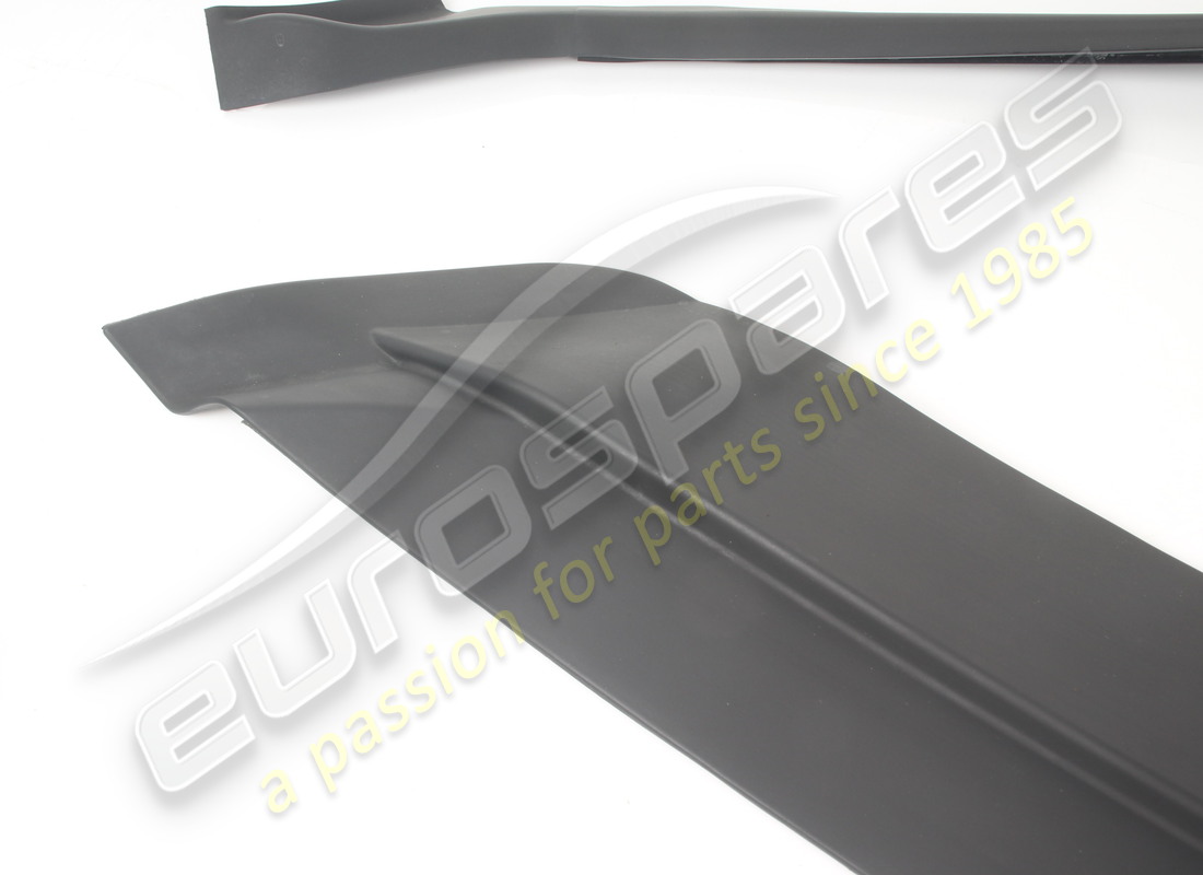 GUARNIZIONE COFANO ANTERIORE SX USATA FERRARI. NUMERO PARTE 918907 (3) guarnizione cofano anteriore sx usata ferrari. numero parte 918907 (3)