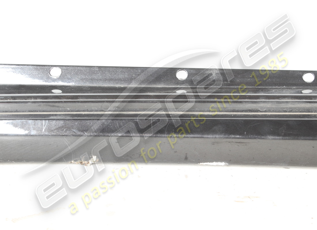 rivestimento sottoporta sx ferrari danneggiato. numero parte 68021110 (2)