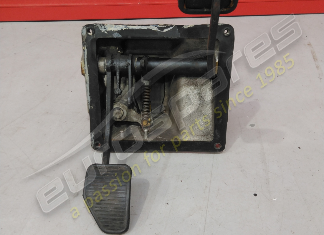 usato eurospares supporto e pedali freno completi. numero parte eap1384355 (2)