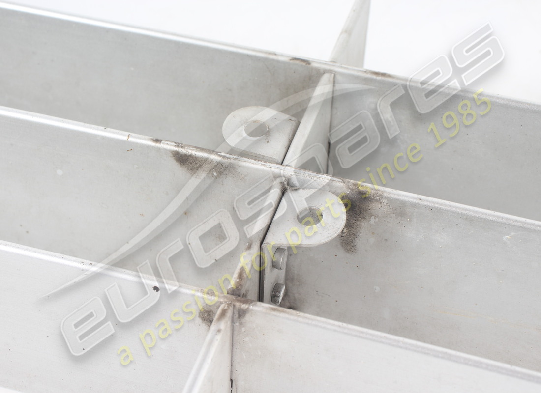 USATA FERRARI GRIGLIA DEL PANNELLO INFERIORE. NUMERO PARTE 61736800 (5) usata ferrari griglia del pannello inferiore. numero parte 61736800 (5)