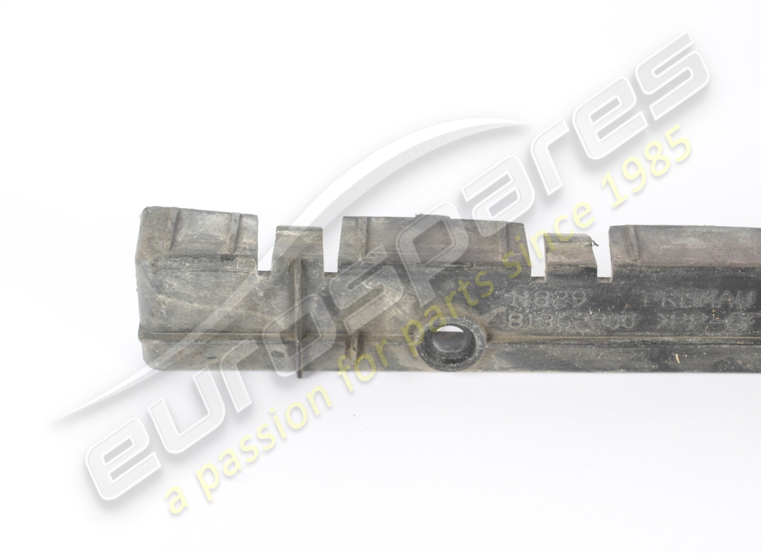 usato ferrari fissaggio rivestimento sottoporta sinistro b. numero parte 81362200 (2)