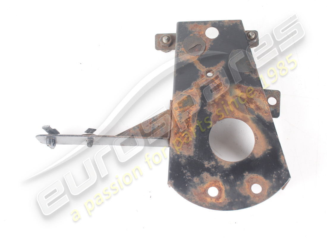 MENSOLA DI SUPPORTO NOURICE USATA Maserati . NUMERO PARTE 384000136 (1)