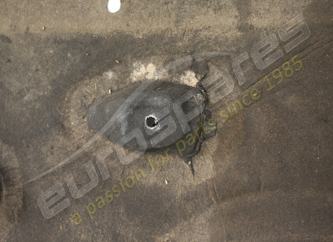 danneggiato maserati completo centrale anteriore sx aerodin. numero parte 670008860 (2)