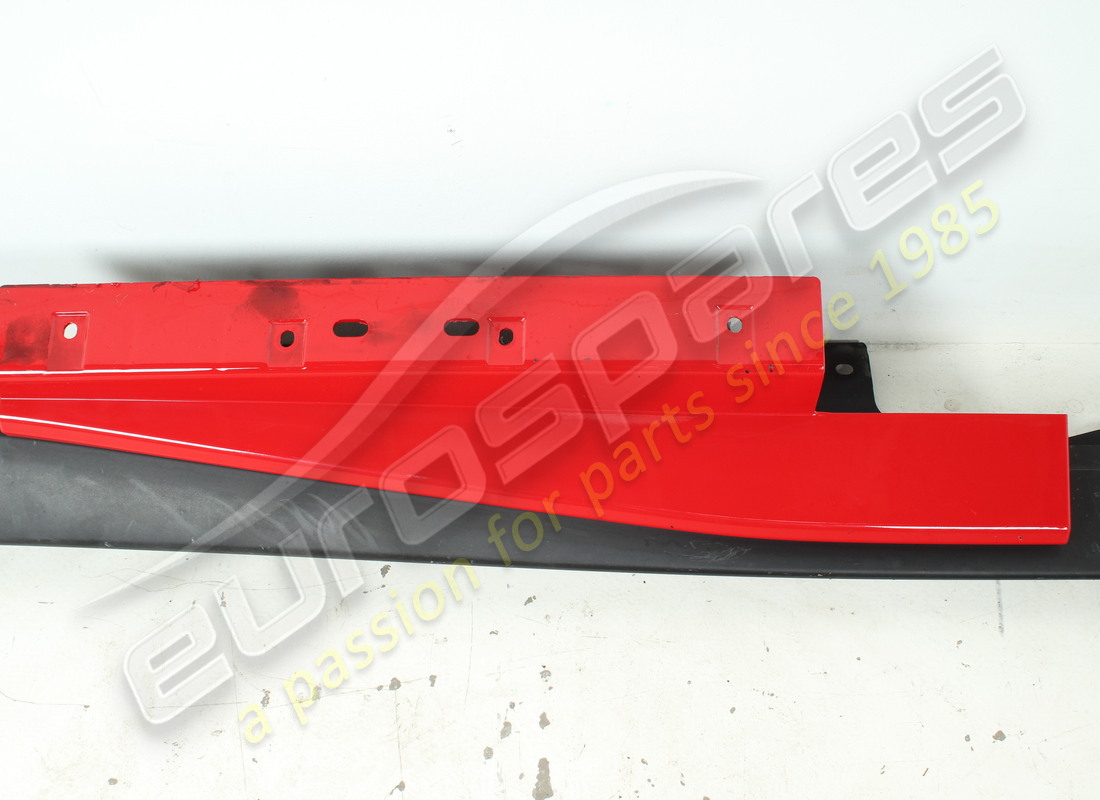 USATO Ferrari PANNELLO DI RIVESTIMENTO SOGLIA DX COMPLETO. NUMERO PARTE 88826110 (1)