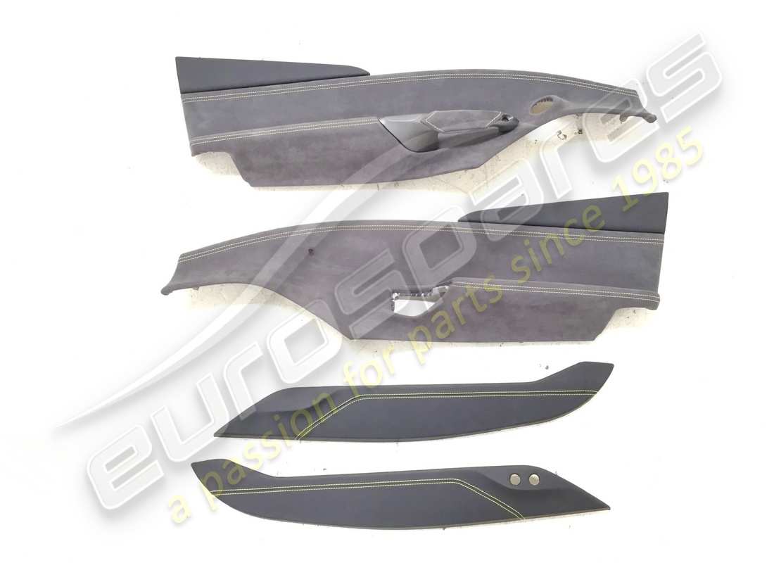 USATI Eurospares Ferrari 488 PANNELLI PORTIERA SINISTRA E DESTRA (ALCANTARA GRIGIA E CUCITURE GIALLE E PELLE NERA E CUCITURE GIALLE). NUMERO PARTE EAP1374250 (1)