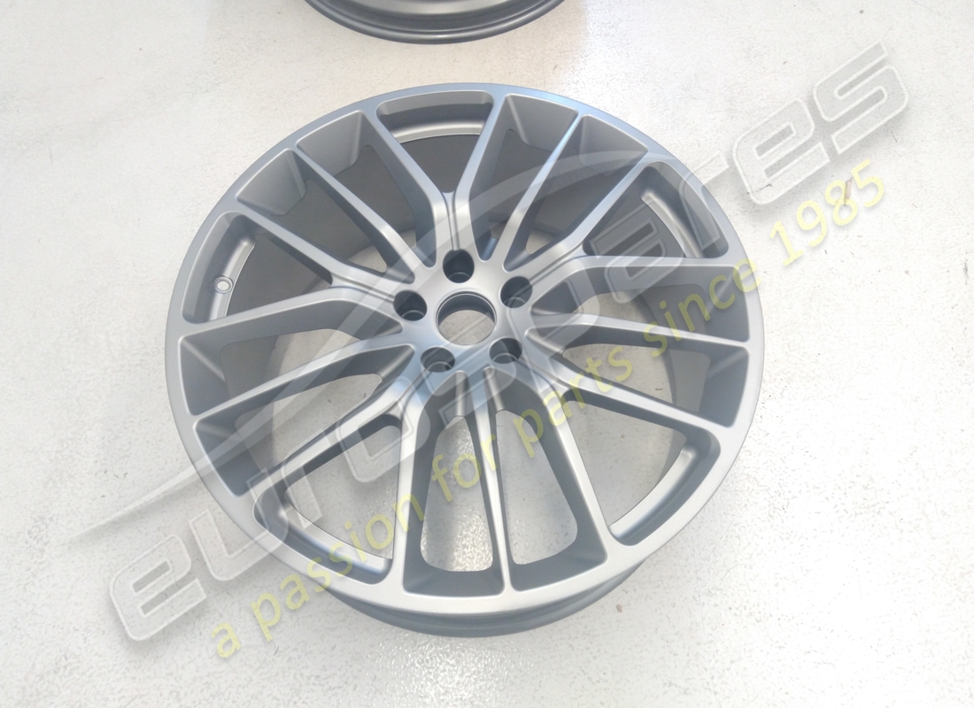 set di ruote vesuvio da eurospares maserati ricondizionato (21 pollici). numero parte eap1384191 (3)