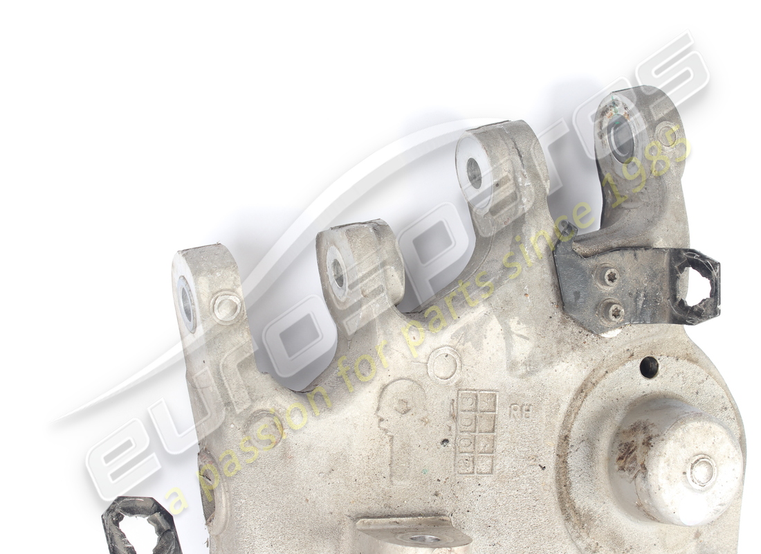 braccio oscillante inferiore sospensione usato maserati. numero parte 675001729 (2)