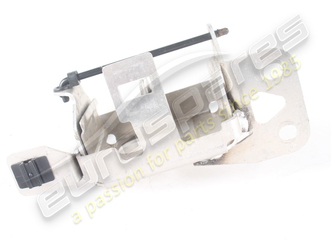 STAFFA DI MONTAGGIO VALVOLA TGK USATA FERRARI. NUMERO PARTE 84066200 (3) staffa di montaggio valvola tgk usata ferrari. numero parte 84066200 (3)