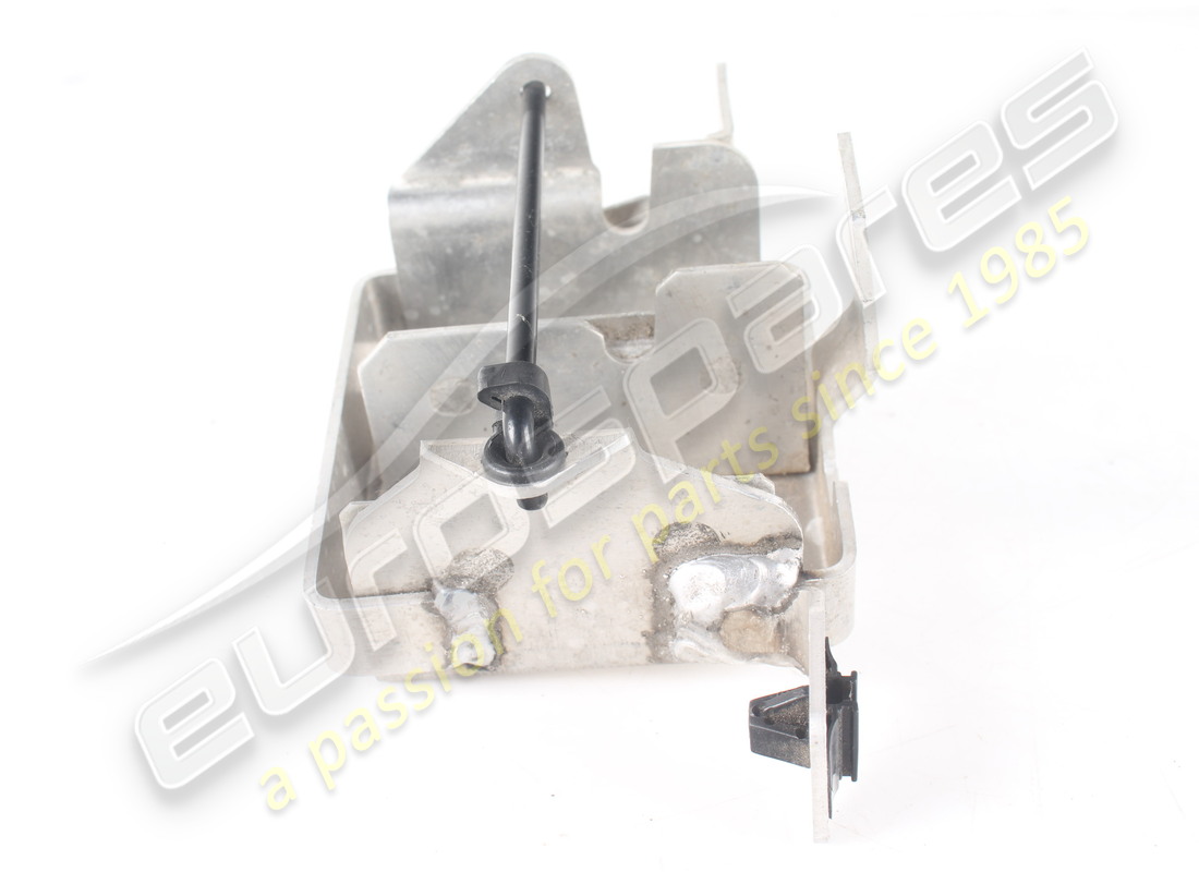 STAFFA DI MONTAGGIO VALVOLA TGK USATA FERRARI. NUMERO PARTE 84066200 (4) staffa di montaggio valvola tgk usata ferrari. numero parte 84066200 (4)