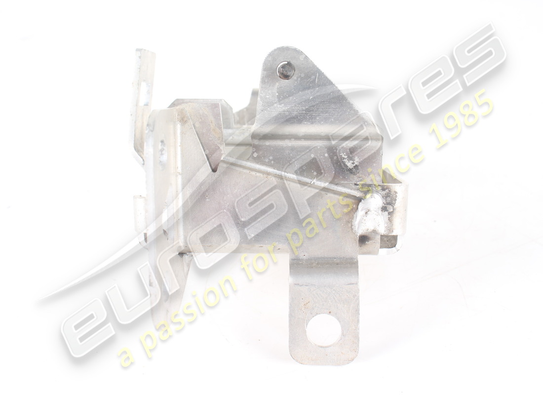 STAFFA DI MONTAGGIO VALVOLA TGK USATA FERRARI. NUMERO PARTE 84066200 (2) staffa di montaggio valvola tgk usata ferrari. numero parte 84066200 (2)