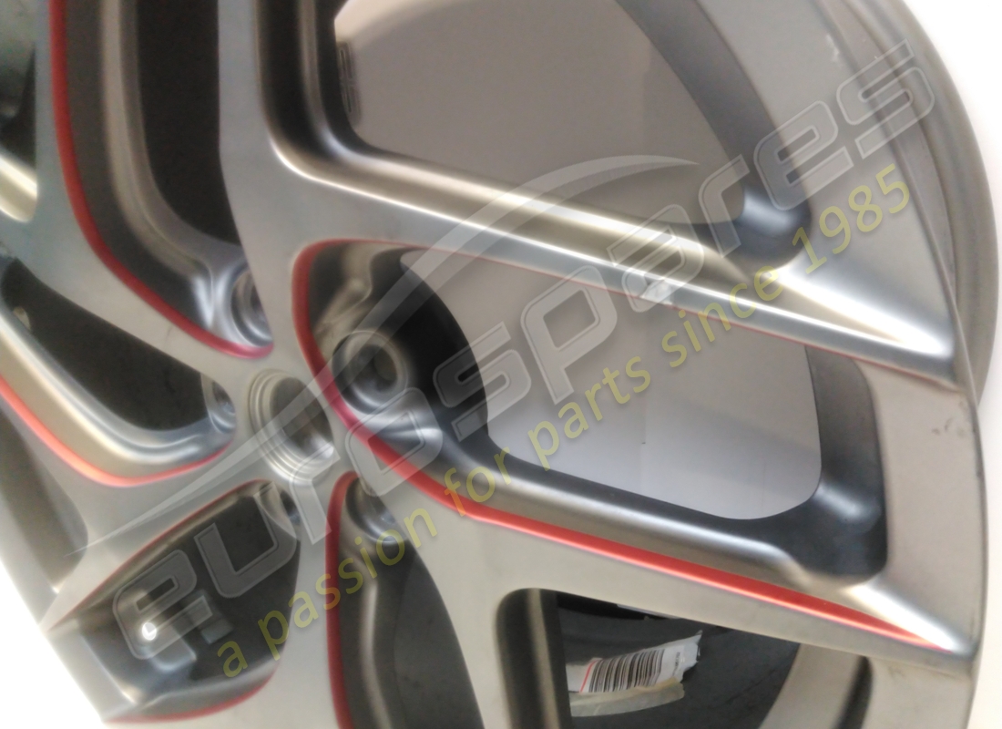 ruota anteriore sx usata ferrari. numero parte 325270 (2)