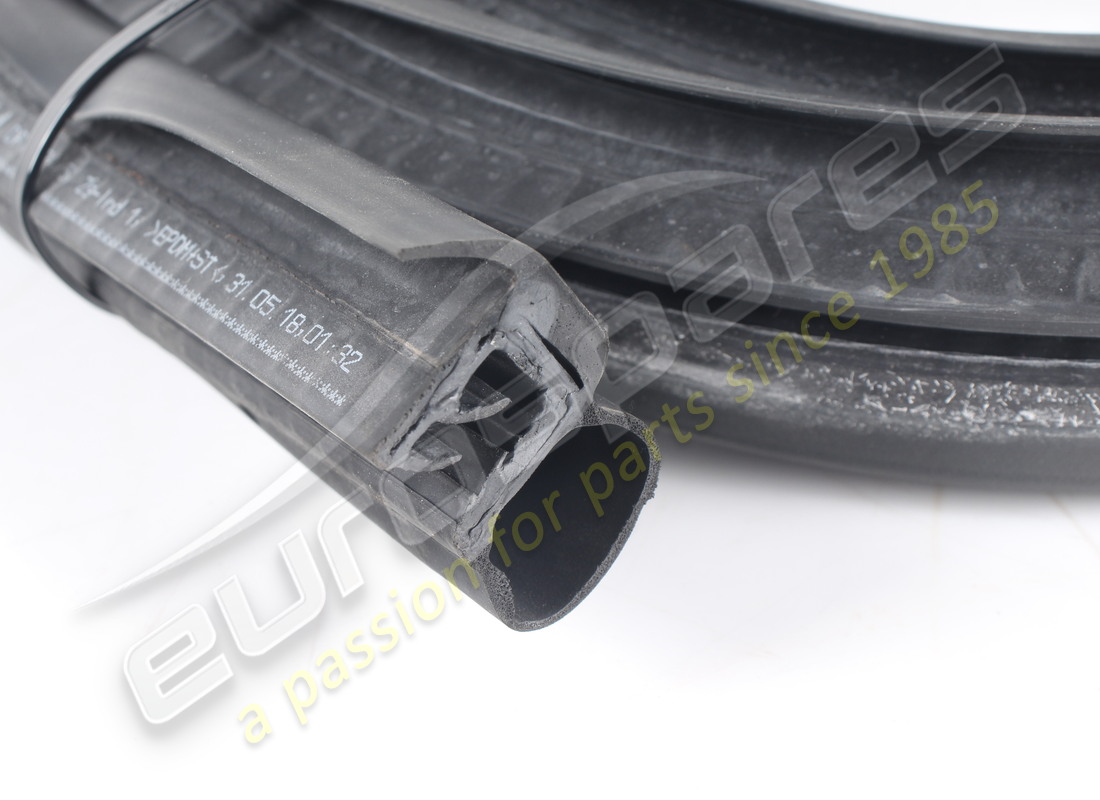 usata ferrari guarnizione perimetrale della porta inferiore. numero parte 83461800 (2)