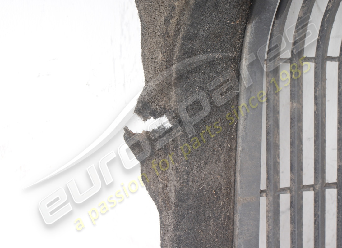 USATO FERRARI RIPARO VANO RUOTA ANT. PARTE. NUMERO PARTE 89351000 (2) usato ferrari riparo vano ruota ant. parte. numero parte 89351000 (2)