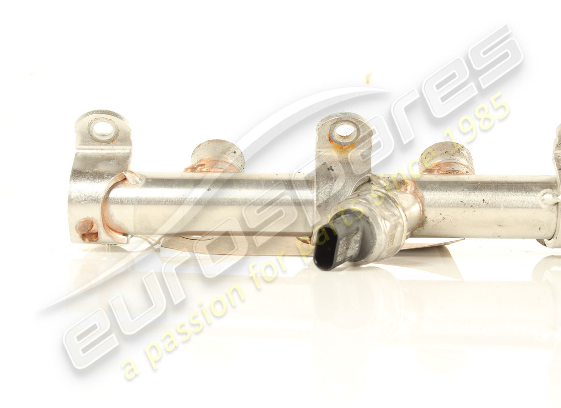 rail di carburante usato lamborghini. numero parte 0p2133315a (2)