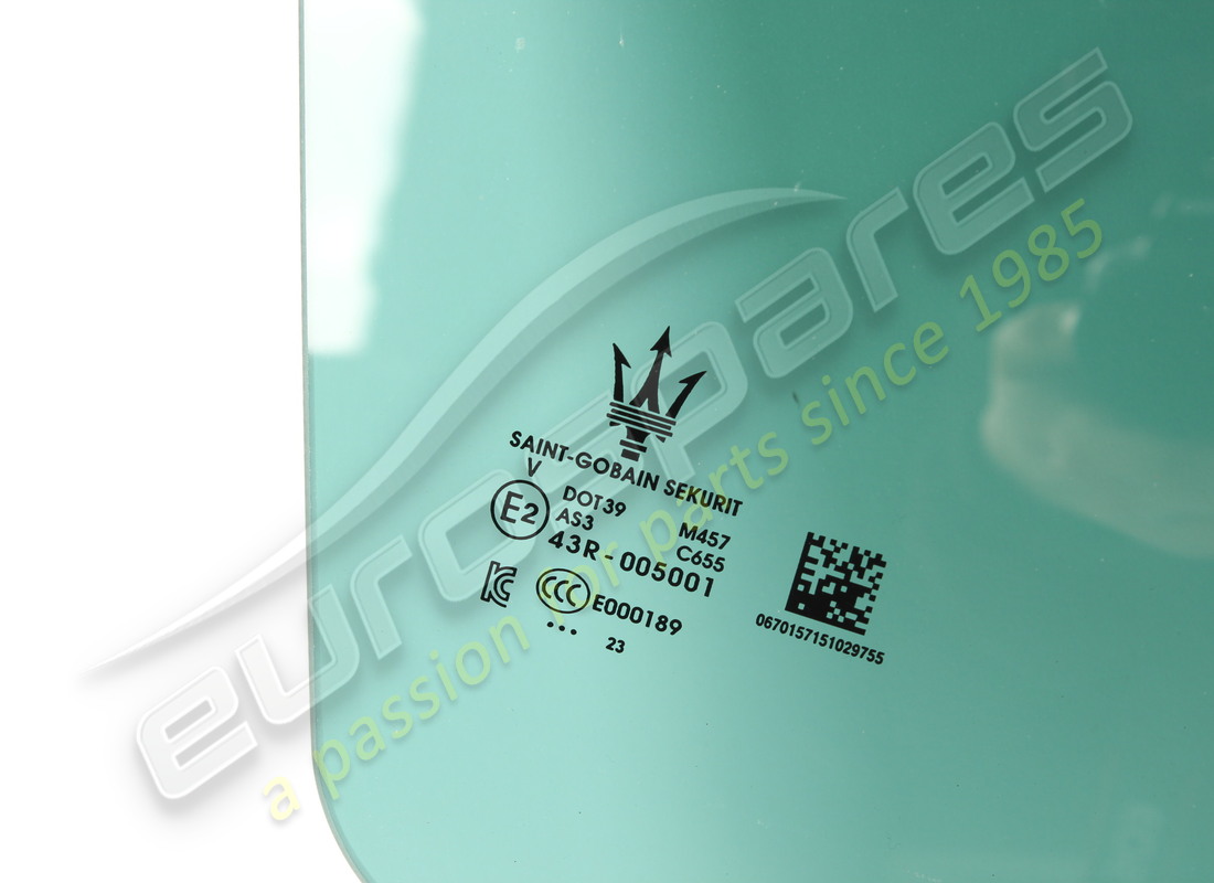 vetro finestrino porta posteriore destro usato maserati. numero parte 670157151 (2)