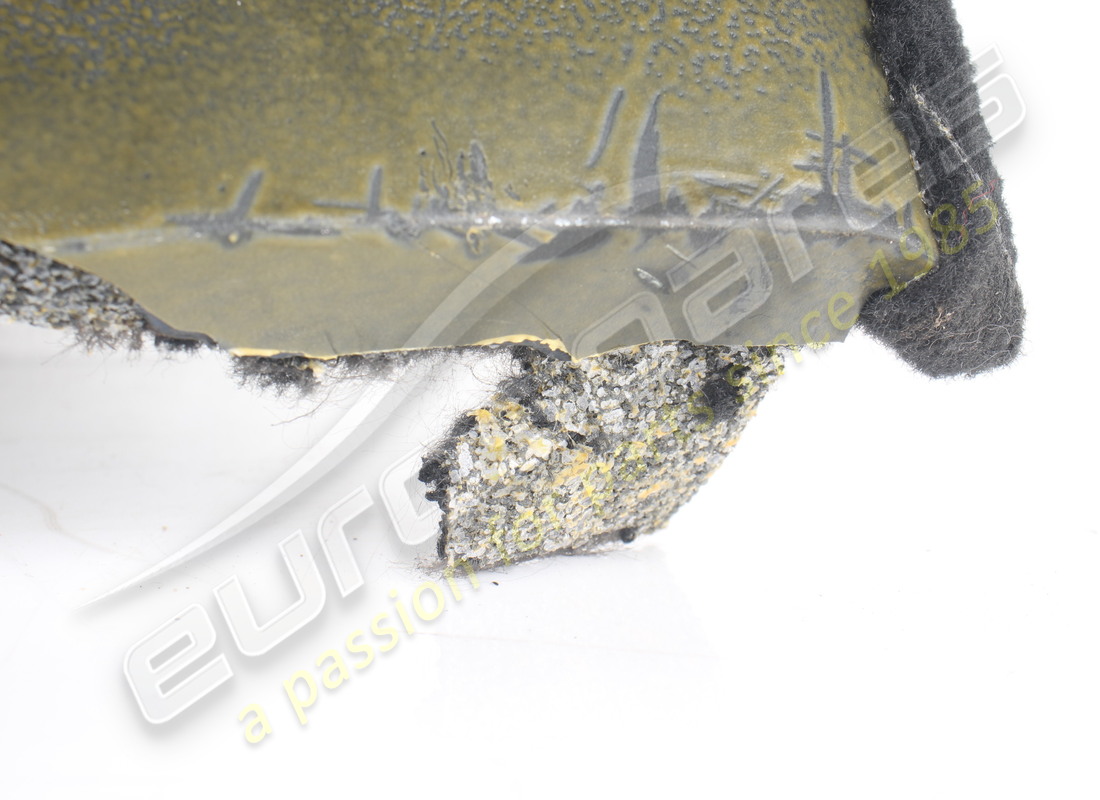 rifinitura sottoporta laterale destro danneggiata ferrari. numero parte 88126600 (3)