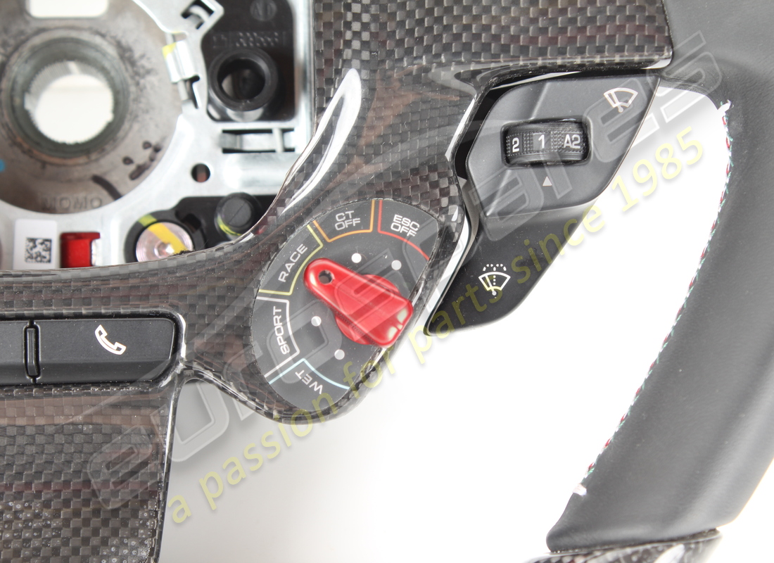 volante completo ferrari usato. numero parte 337540 (5)