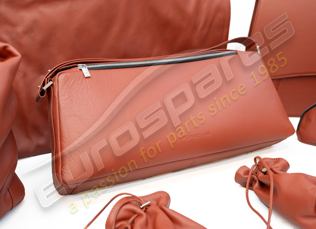 NUOVO SET DI BORSE DA VIAGGIO PORSCHE - TERRACOTTA. CODICE ARTICOLO 98080230101 (2) nuovo set di borse da viaggio porsche - terracotta. codice articolo 98080230101 (2)