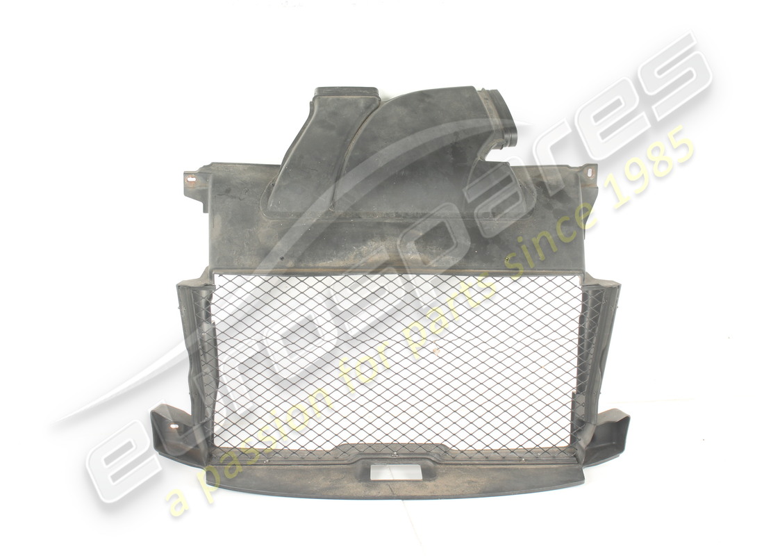 CONDOTTO DELL'ARIA SUPERIORE DEL RADIATORE USATO Maserati. NUMERO PARTE 670001328 (1)