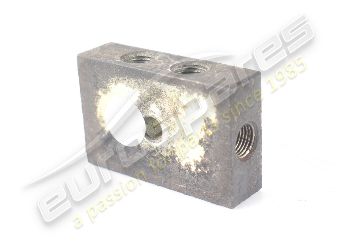 BLOCCO DI DIRAMAZIONE PER TUBI BUNDY USATO Maserati. NUMERO PARTE 377400325 (1)