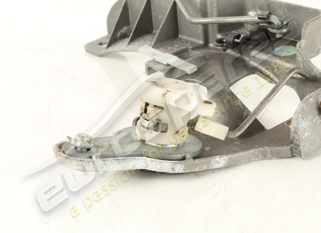 scatola maniglia porta anteriore destra usata maserati. numero parte 68001800 (2)