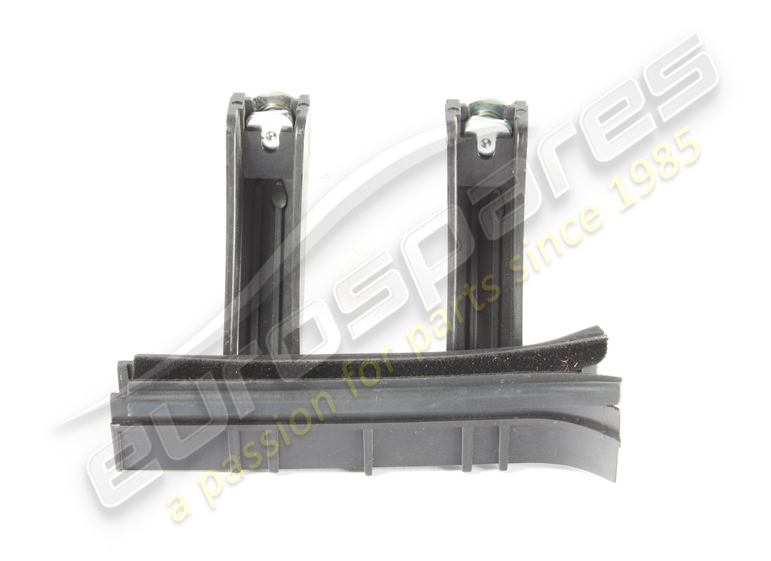 USATO Maserati CANALE DI CORSA FINESTRINO POSTERIORE DESTRO. NUMERO PARTE 670212815 (1)