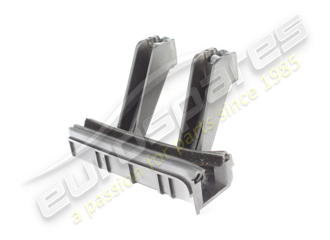 canale di corsa finestrino posteriore destro usato maserati. numero parte 670212815 (2)