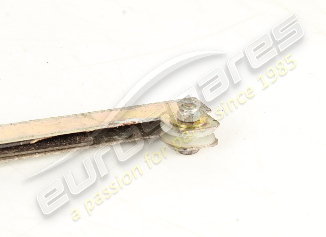 base sx usata ferrari per vetro. numero parte 62301400 (4)