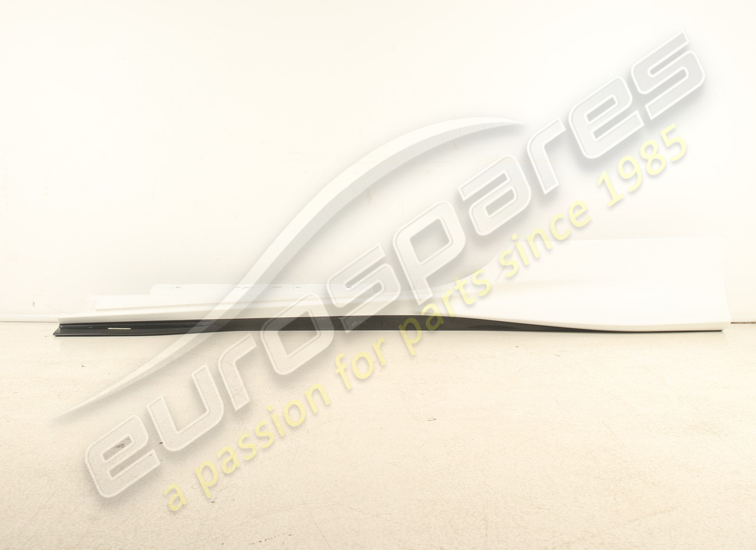 NUOVO (ALTRO) Ferrari RIVESTIMENTO SOTTOPORTA SX COMPLETO. NUMERO PARTE 985881796 (1)