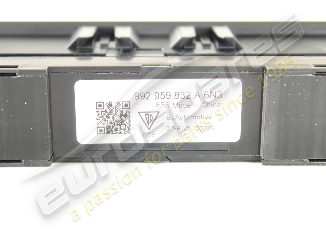 new porsche pushbutton for rear lid actuation matt b. part number 992959832a6n3 (4)