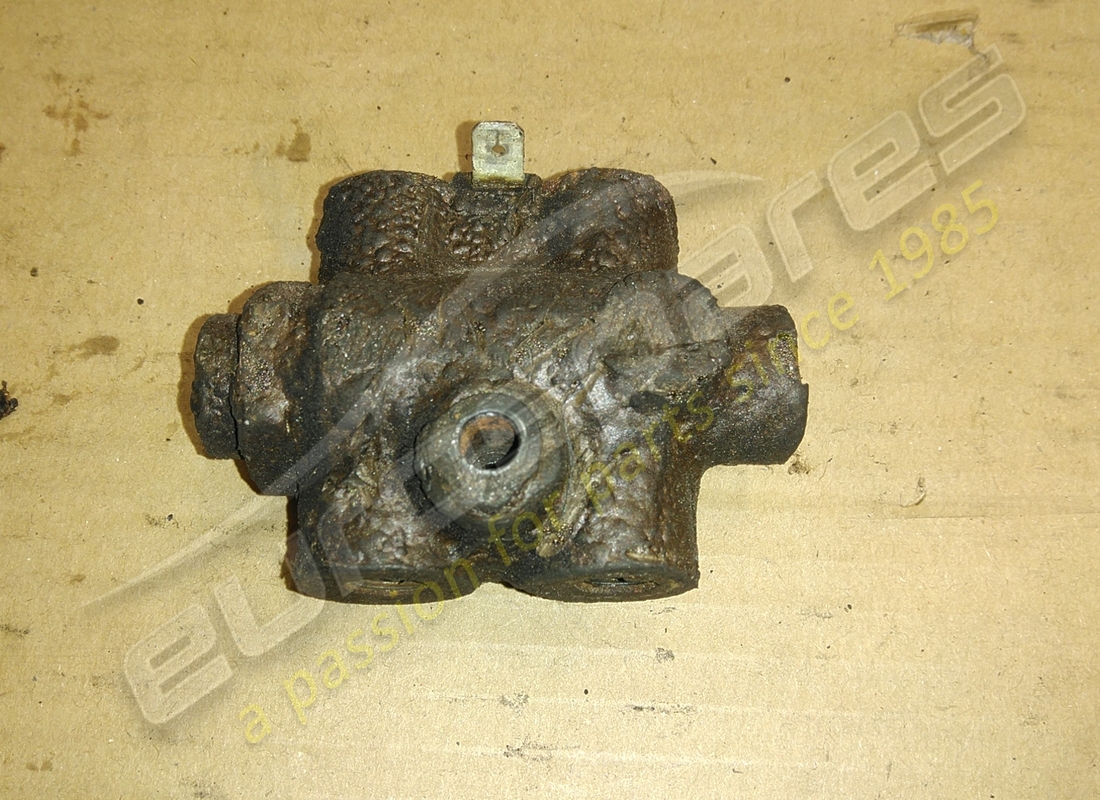 valvola indicatore freno ferrari usata. numero parte 127757 (2)