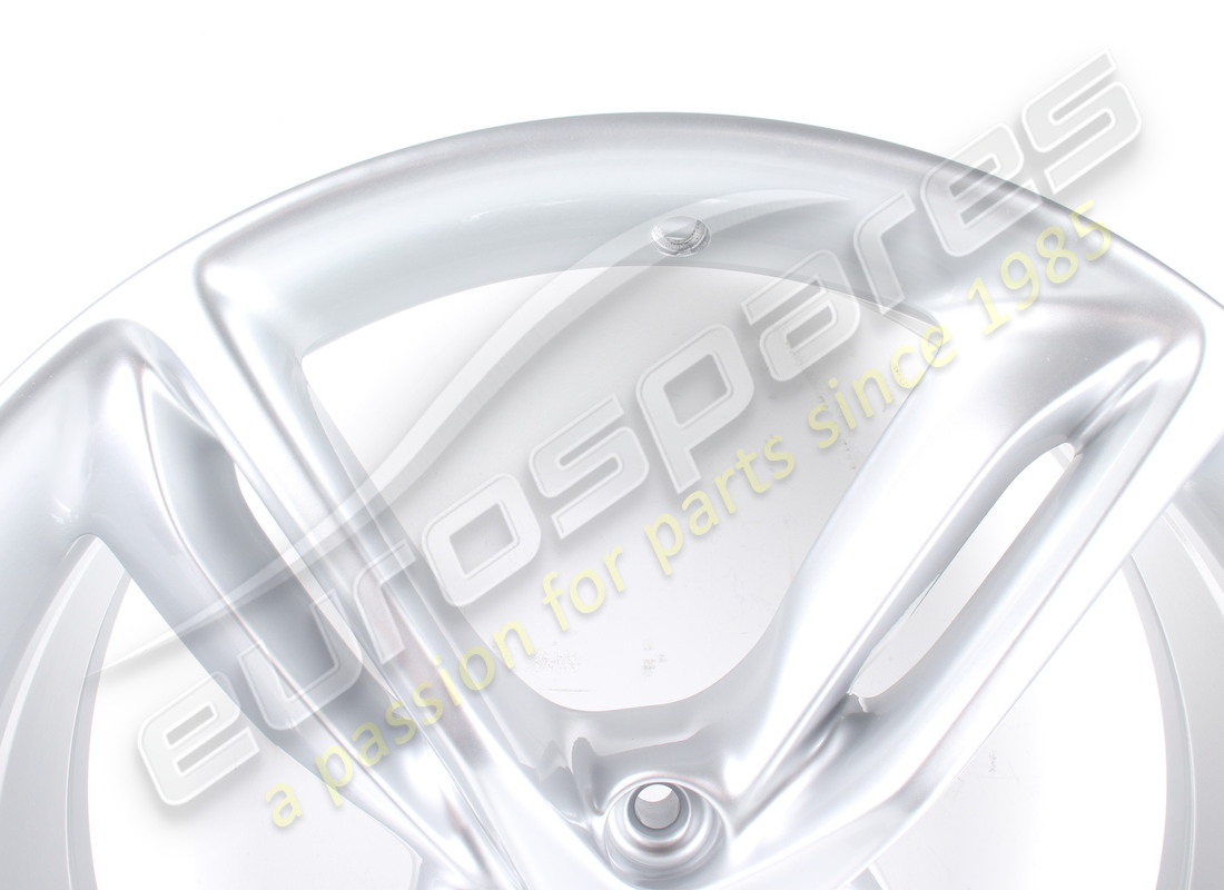 RUOTA ANTERIORE FERRARI RICONDIZIONATA. NUMERO PARTE 328456 (2) ruota anteriore ferrari ricondizionata. numero parte 328456 (2)