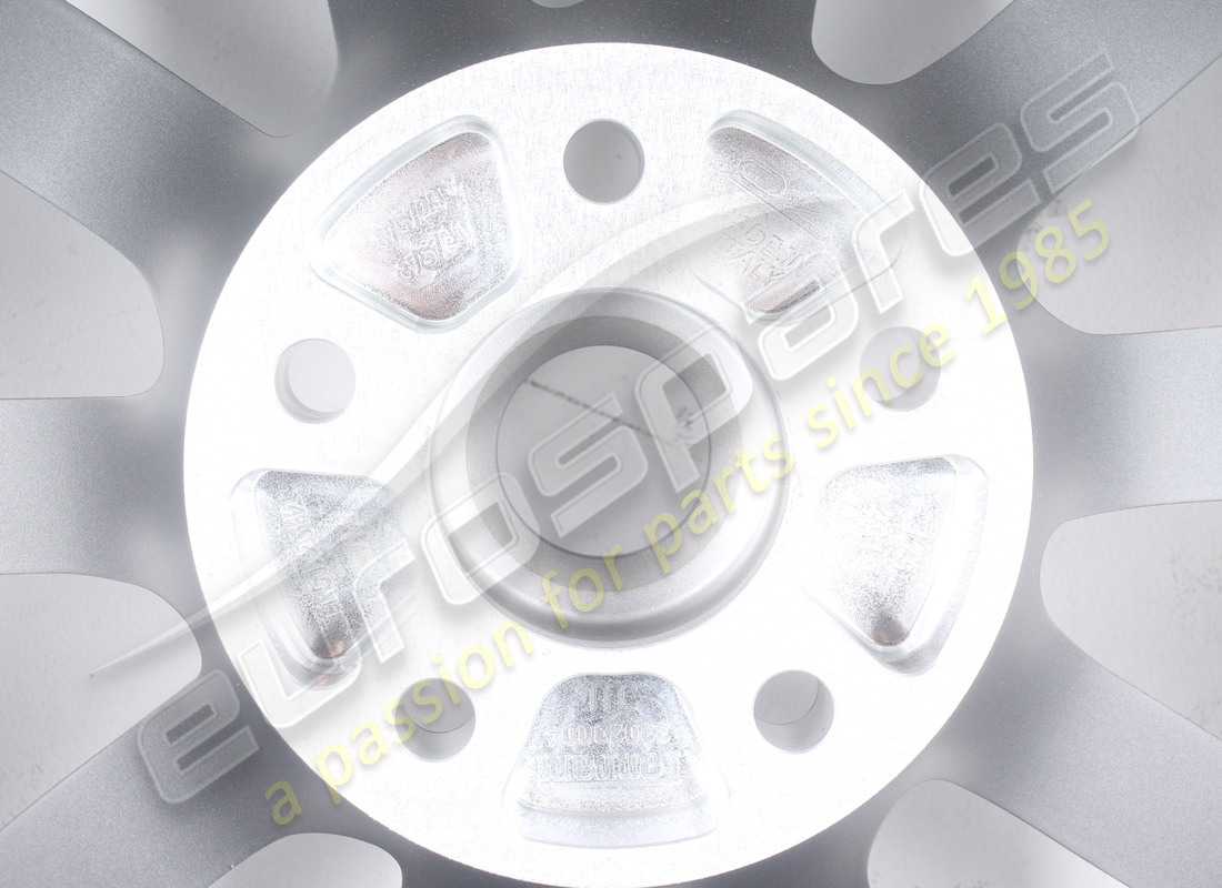 NUOVA FERRARI RUOTA POSTERIORE 11,5J X 20 H2. NUMERO PARTE 875729 (4) nuova ferrari ruota posteriore 11,5j x 20 h2. numero parte 875729 (4)