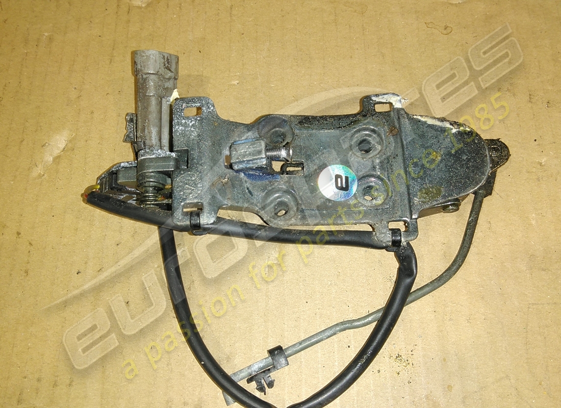 maniglia porta sx usata ferrari completa. numero parte 63852500 (2)