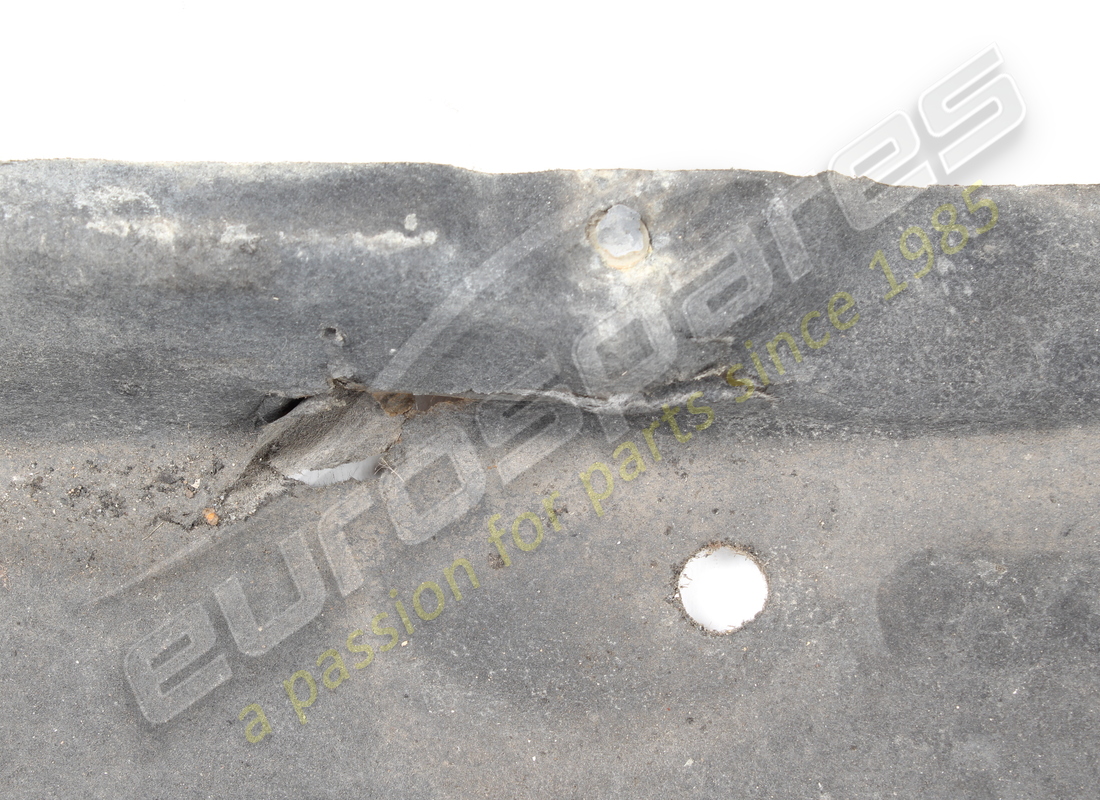 sottoscocca danneggiata lamborghini. numero parte 4m0825205l (2)