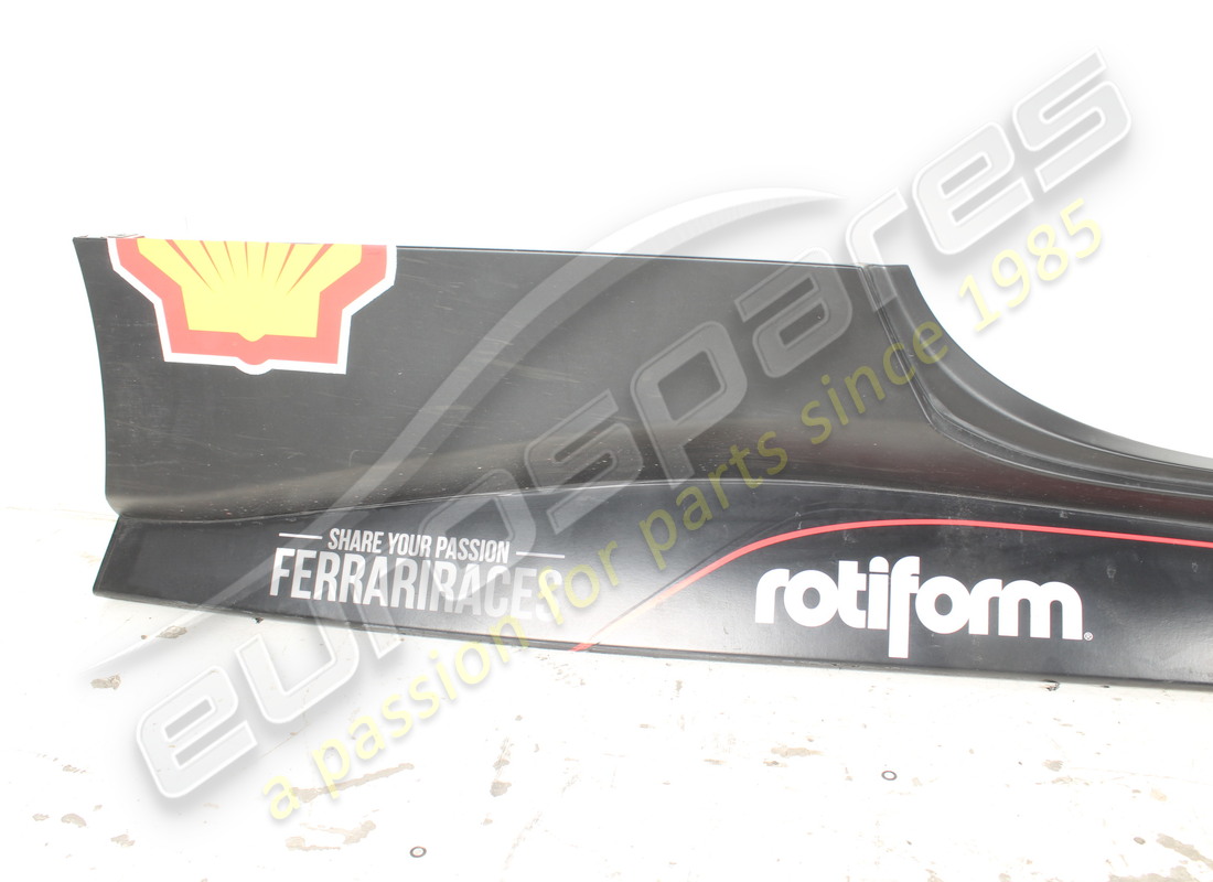 usato ferrari rivestimento sottoporta destro completo. numero parte 88540610 (2)