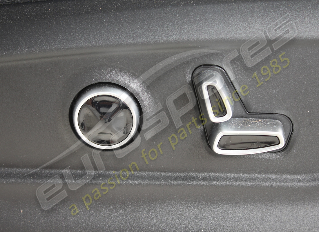 gruppo sedile anteriore destro danneggiato maserati. numero parte 670207074 (4)
