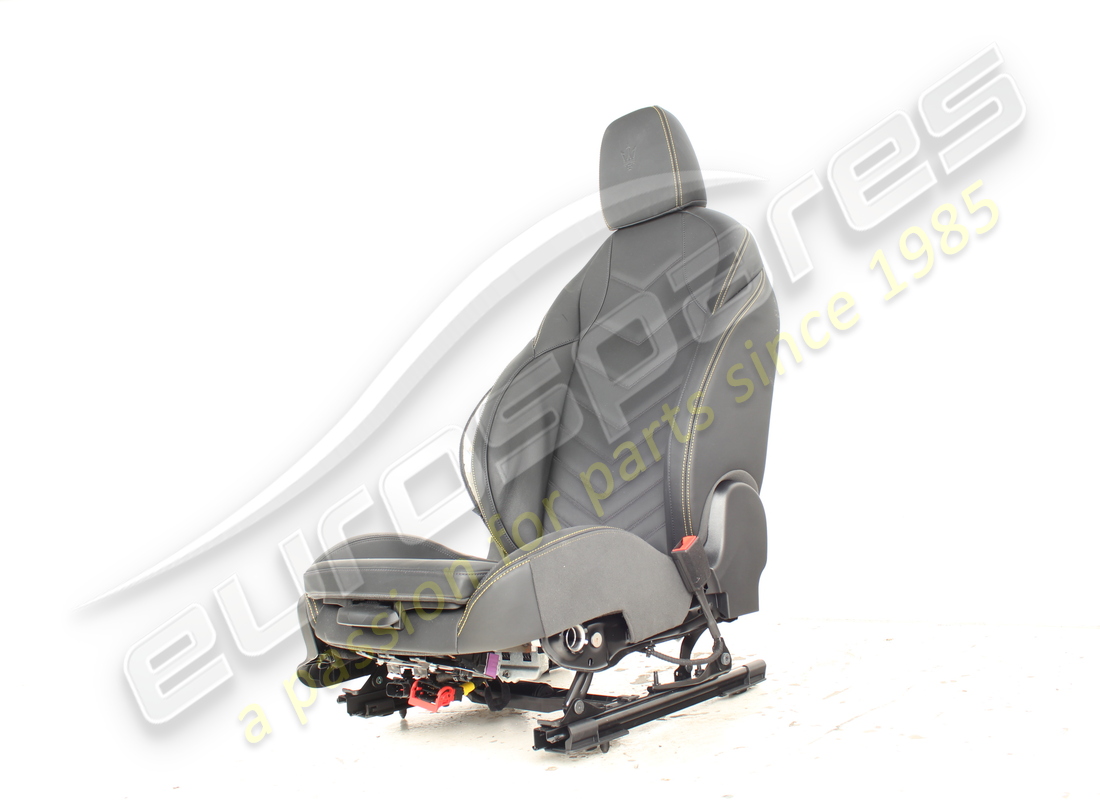 gruppo sedile anteriore destro danneggiato maserati. numero parte 670207074 (3)