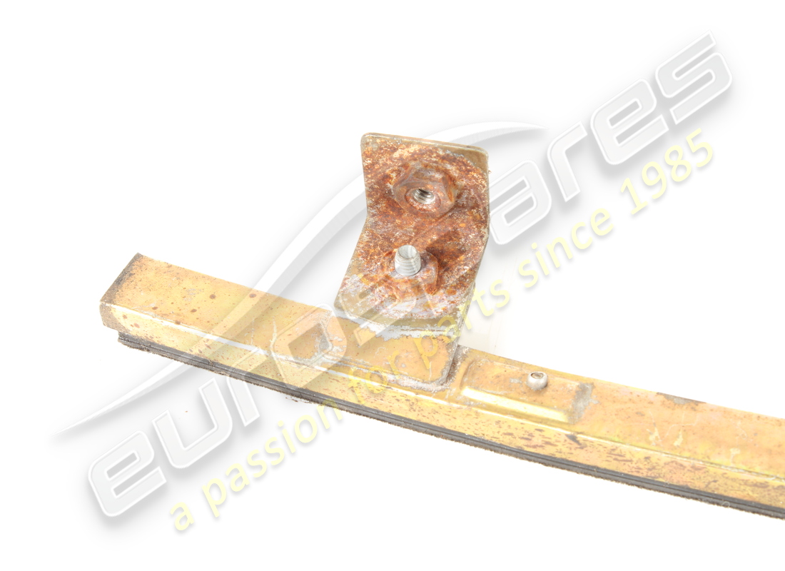 guida acqua anteriore porta usata maserati. numero parte 377700111 (3)