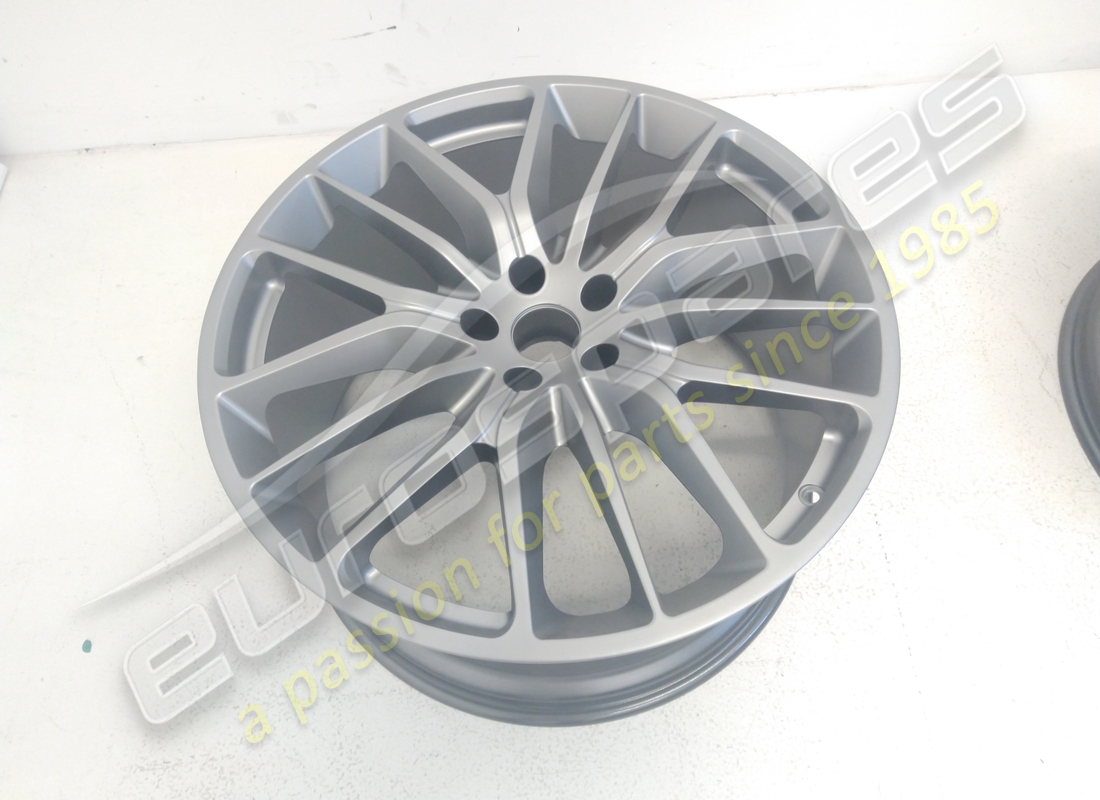 set di ruote vesuvio da eurospares maserati ricondizionato (21 pollici). numero parte eap1384191 (4)