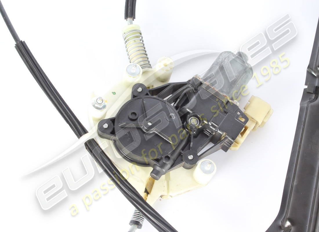 usato maserati maserati parte 670009815. numero parte 670009815 (2)