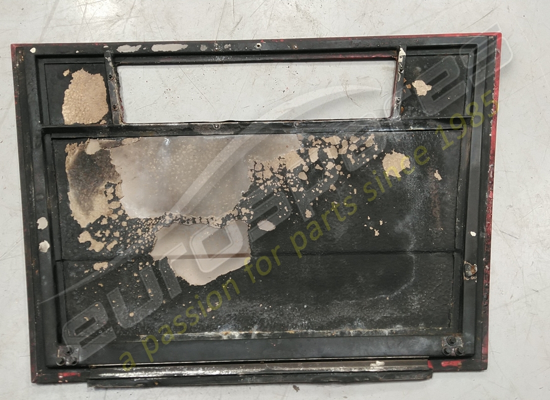 damaged ferrari engine lid rhd part number 40178907 (2)