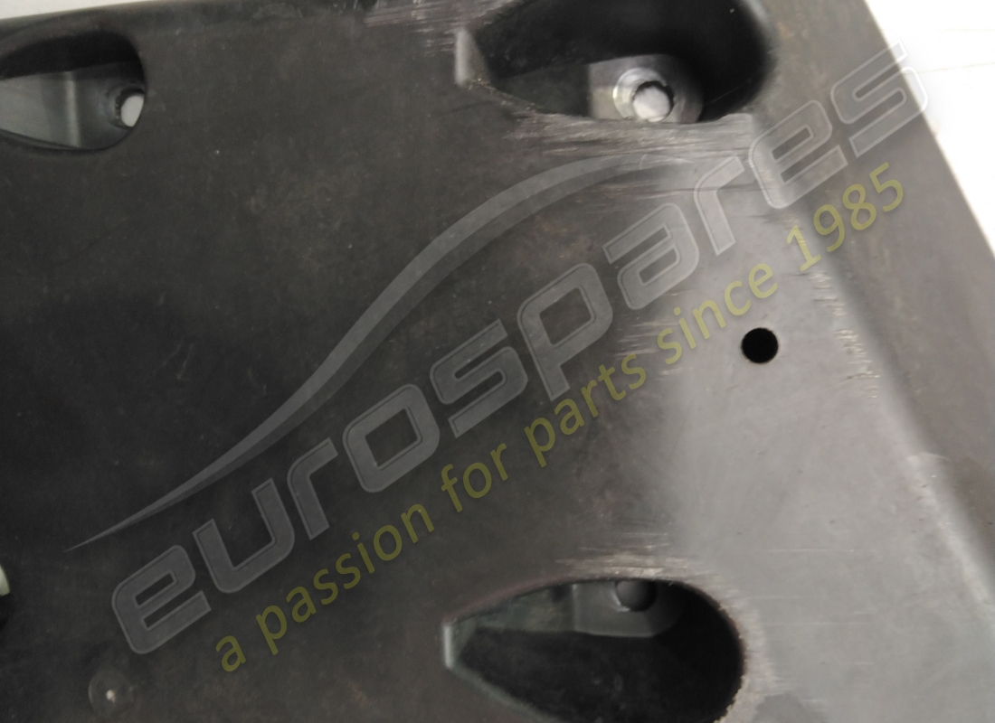 scudo aerodinamico posteriore usato maserati. numero parte 670030778 (2)