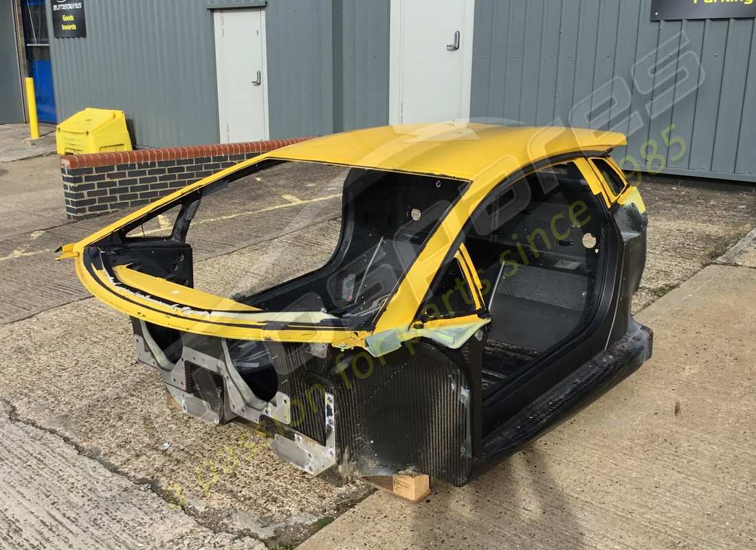 monoscocca aventador eurospares usata. numero parte eap1377688 (1)
