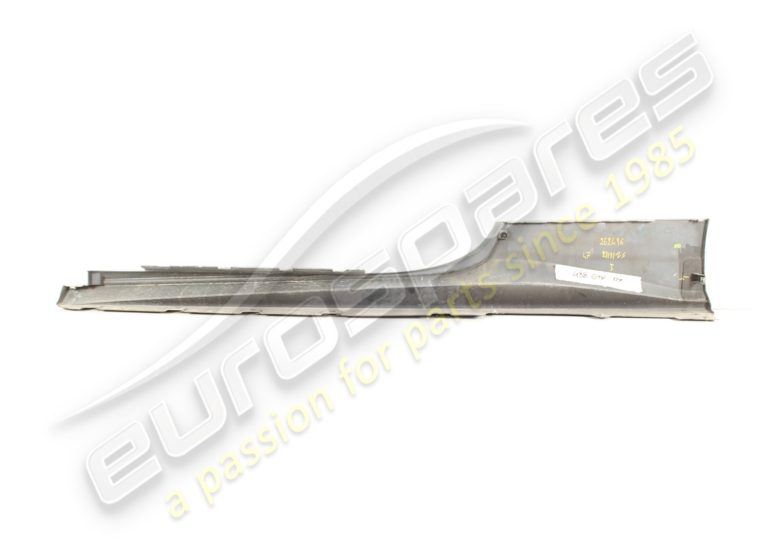 rivestimento sottoporta dx usato ferrari. numero parte 86612010 (2)