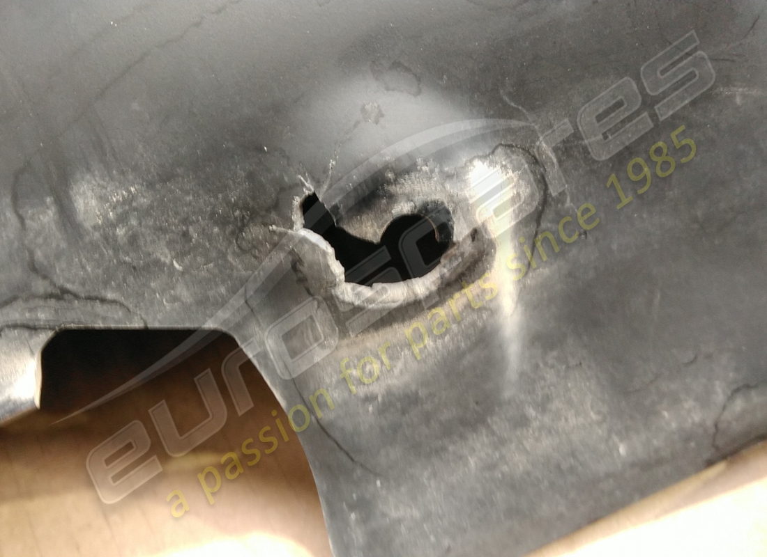 guscio della timoneria lamborghini danneggiato. numero parte 400821191a (4)