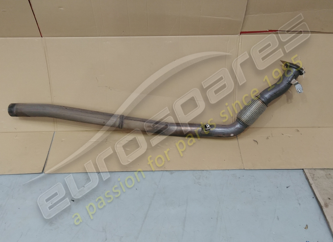 TUBO DI USCITA Lamborghini USATO. NUMERO PARTE 4M0253300AT (1)
